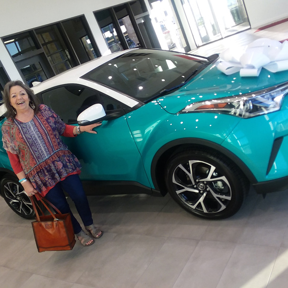 Meet your Posher, Becky - Picture 2 of 4